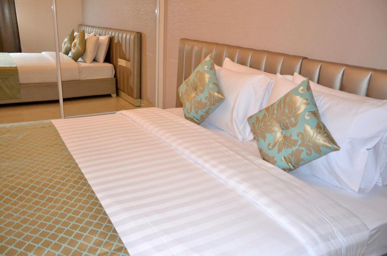 The Lodge Suites Manama Exteriör bild