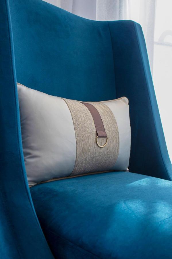 The Lodge Suites Manama Exteriör bild