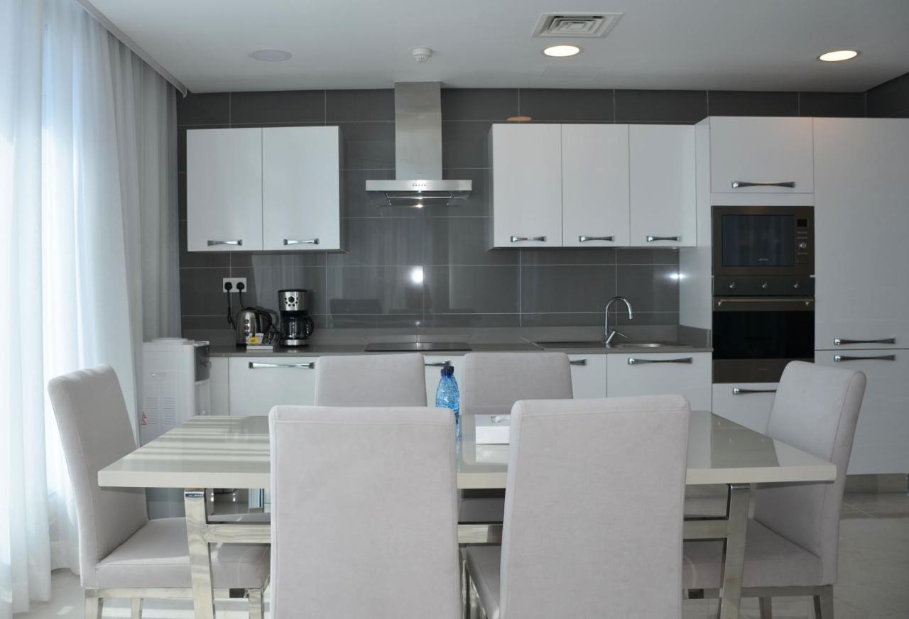The Lodge Suites Manama Exteriör bild