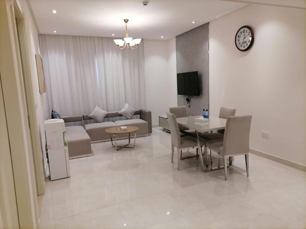 The Lodge Suites Manama Exteriör bild